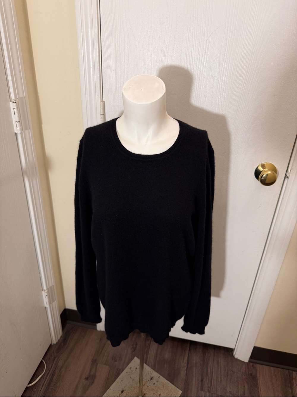Charter Club Luxury Black 100% Cashmere Crew Neck Sweater Womens Sz L minimalist